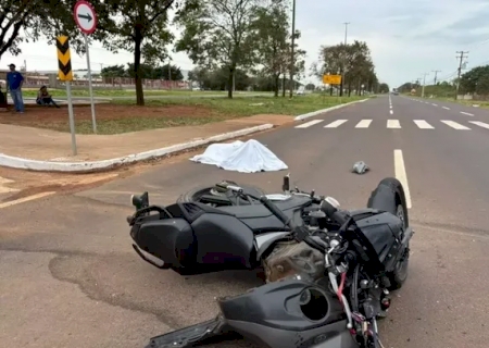 Idoso de 67 anos morre após ter moto atingida por picape