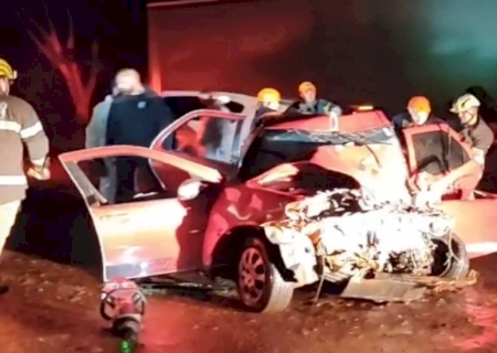 Acidente entre carro e caminhão deixa três mortos na BR-158 em MS>