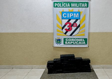 Polícia Militar apreende 20 kg de maconha em ônibus e prende passageiro em Coronel Sapucaia