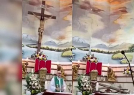 Cruz cai sobre padre durante missa e o mata no Equador