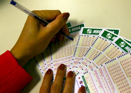 Mega-Sena sorteia prêmio acumulado em R$ 230 milhões neste sábado>