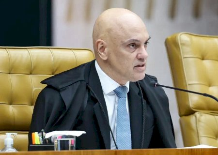 Moraes determina emissão de mandado de prisão contra Eduardo Bolsonaro