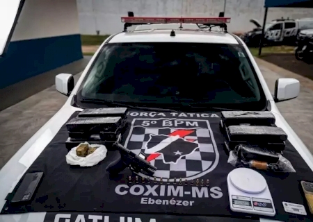 Grupo é preso com arma, munições e maconha guardada em congelador>