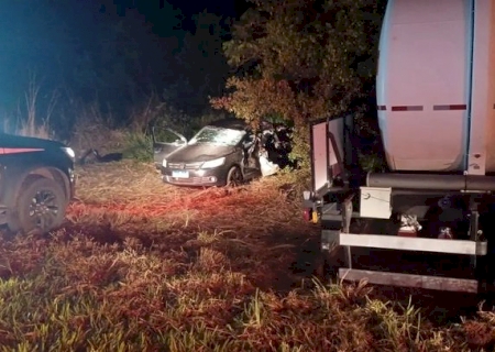 Pai e filho morrem em acidente na BR-060 dois veículos e uma carreta bitrem>
