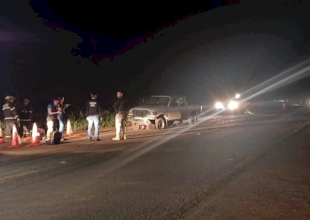Motociclista morto em acidente foi arremessado e ficou embaixo de viatura da polícia na BR-060