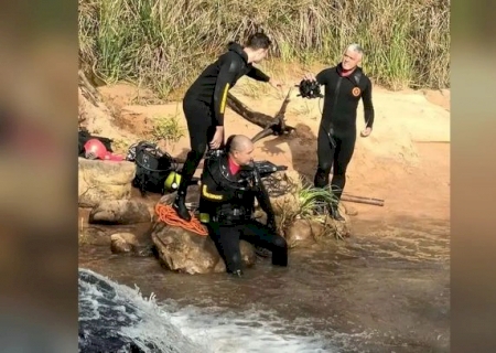 Corpo de adolescente que se afogou em rio após cair de pedra é encontrado>