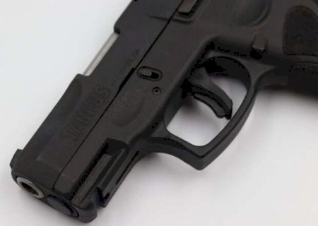 Preso com pistola restrita, ajudante de pedreiro diz que achou arma na rua>