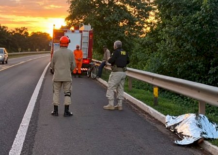 Mulher de 30 anos morre atropelada por carreta na BR-262>