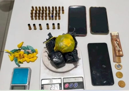 Polícia prende 5 e apreende adolescente por atentado contra rapaz