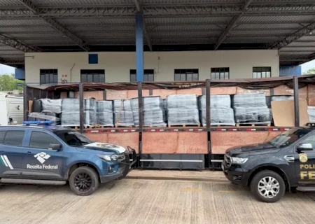 PF e Receita apreendem 17 toneladas de insumo para cocaína em MS>