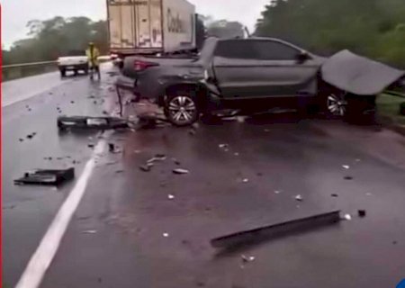Em Rio Verde, acidente entre picape e carreta deixa 2 vítimas na BR-163>
