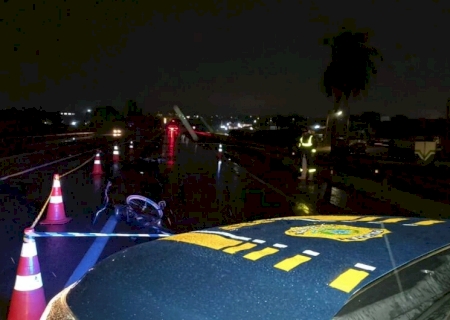 Morto atropelado em rodovia tinha 19 anos e polícia investiga envolvido em acidente>